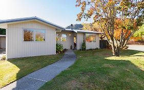 Brow Peak View - Arrowtown Holiday Home